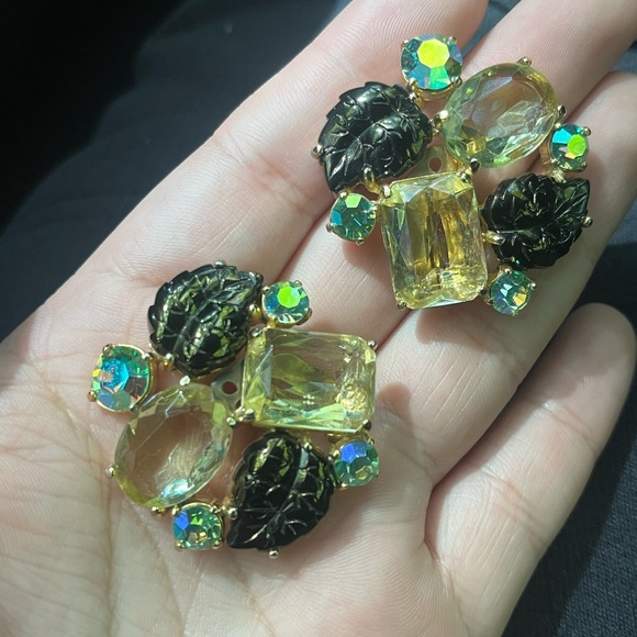 Clip-on earring by Schiaparelli 1950s - Picture 4 of 6